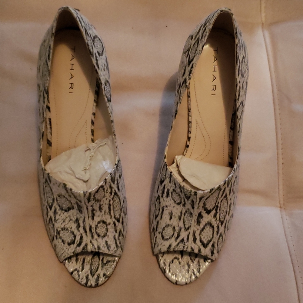 Tahari Shoes